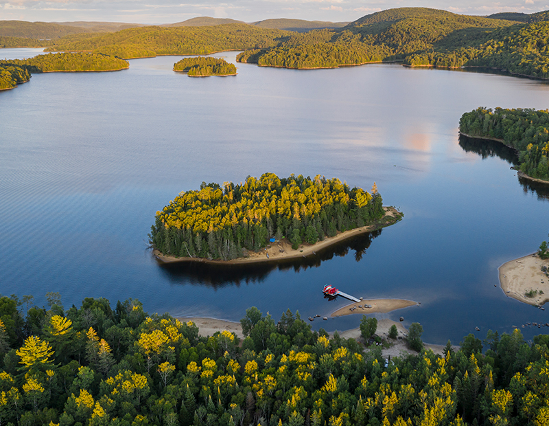 Vaste territoire au secteur Barrage du Parc Régional Kiamika